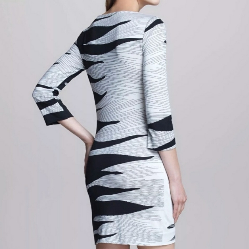 {{SOLD}} DVF Silk blend sheath dress - Picture 4 of 8